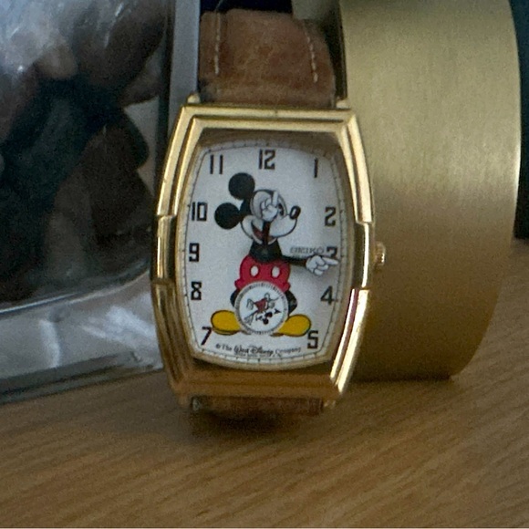 Vintage 1987 Seiko Mickey Mouse Gold Tone Watch 60th Anniversary Collectible - Picture 9 of 12